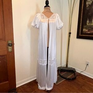 Vintage Ilise Stevens White Nylon Satin Lace Nightgown Cape Medium 1995
